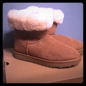 Ugg classic boots size 8 new in box